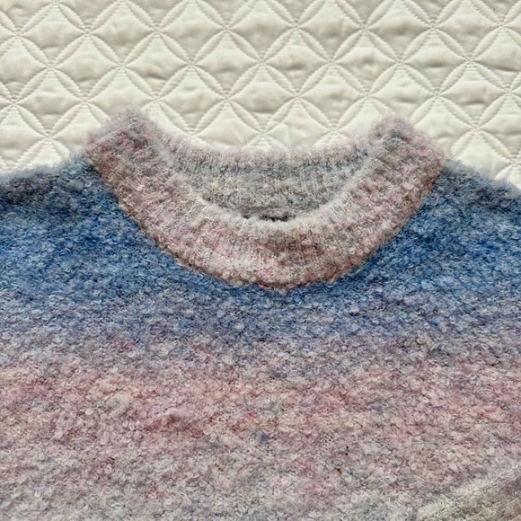 NWT Wild Fable Oversize Boucle Crew Sweater Pink/Blue/Gray/Cream Ombré Stripe XS - Picture 3 of 14